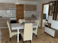 Eladó családi ház, Esztergomban 124 M Ft, 8 szobás