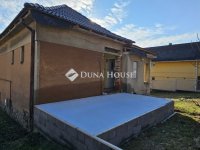 Eladó családi ház, Pécsett 54.99 M Ft, 3 szobás