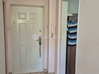 Eladó panellakás, Szegeden 35.9 M Ft, 1 szobás