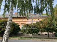 Eladó téglalakás