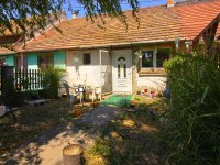 Eladó ikerház, Komáromban 28.99 M Ft, 1 szobás