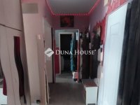 Eladó panellakás, Pécsett 47.5 M Ft, 3 szobás