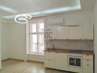 Eladó téglalakás, V. kerületben 275.4 M Ft, 7 szobás