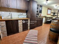 Eladó nyaraló, Komlón 158 M Ft, 9 szobás / költözzbe.hu