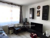 Eladó panellakás, Dunaújvárosban 39.4 M Ft, 2 szobás