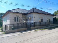 Eladó családi ház, Mányon 89.99 M Ft, 3 szobás