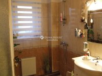 Eladó családi ház, Esztergomban 134.9 M Ft, 5 szobás