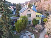 Eladó családi ház, Pécsett 497 M Ft, 8 szobás