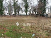 Eladó telek