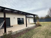 Eladó családi ház, Vecsésen 229.9 M Ft, 5 szobás