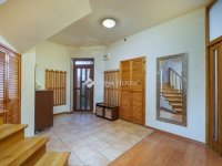 Eladó családi ház, III. kerületben 265 M Ft, 6 szobás