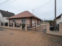 Eladó családi ház, Környén 166 M Ft, 4 szobás