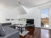 Eladó családi ház, Telkin 399.9 M Ft, 6 szobás