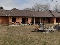 Eladó ikerház, Veresegyházon 119.99 M Ft, 10 szobás