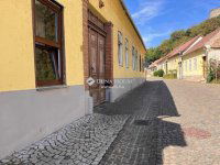 Eladó családi ház, Esztergomban 198.499 M Ft, 8 szobás