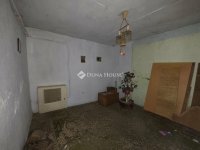 Eladó családi ház, Szegeden 29.99 M Ft, 2 szobás