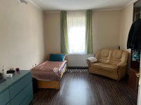 Eladó családi ház, Pápán 129 M Ft, 10 szobás