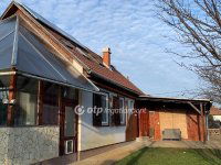 Eladó családi ház, Felsőpakonyban 109.8 M Ft, 6+1 szobás