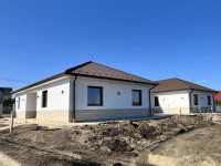 Eladó családi ház, Dunaföldváron 176 M Ft, 3 szobás