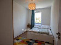 Eladó téglalakás, Balatonkenesén 139.9 M Ft, 3 szobás