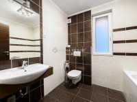 Eladó családi ház, III. kerületben 429 M Ft, 7 szobás