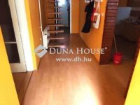 Eladó téglalakás