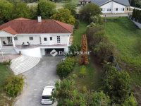 Eladó családi ház, Esztergomban 217.385 M Ft, 8 szobás