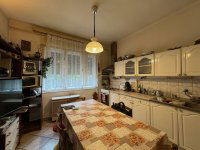 Eladó családi ház, Pécsett 63.9 M Ft, 3 szobás