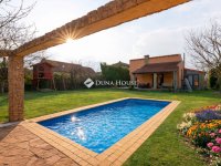 Eladó családi ház, Csomádon 268 M Ft, 7 szobás