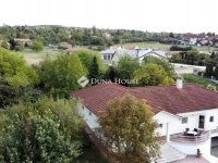 Eladó családi ház, Esztergomban 217.385 M Ft, 8 szobás