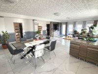 Eladó családi ház, Baracskán 127 M Ft, 8 szobás