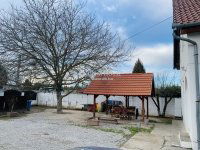 Eladó családi ház, Pécsett 69.9 M Ft, 6+1 szobás