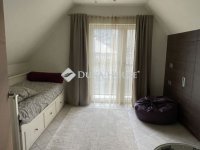 Eladó családi ház, Velencén 179.9 M Ft, 4 szobás