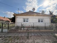 Eladó családi ház, Pázmándon 63 M Ft, 3 szobás