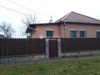 Eladó családi ház, Balatonszabadiban 89.9 M Ft, 5 szobás