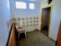 Eladó családi ház, Pécsett 88.9 M Ft, 3 szobás