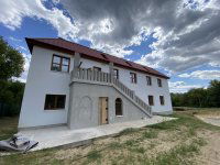 Eladó hotel, Gödöllőn 0.42 M Ft, 12 szobás