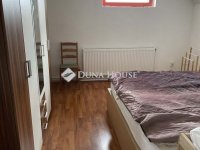 Eladó családi ház, Pécsett 69.9 M Ft, 4 szobás