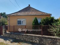Eladó családi ház, Devecseren 32.9 M Ft, 3 szobás