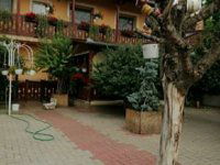 Eladó családi ház, Úrin 260 M Ft, 7 szobás