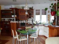 Kiadó családi ház, albérlet, Pécsett, Vöröskő utcában