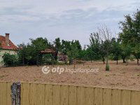 Eladó telek