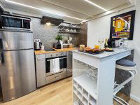 Eladó téglalakás, VI. kerületben 63.9 M Ft, 1 szobás