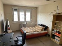 Eladó panellakás, Kecskeméten 37.5 M Ft, 3 szobás