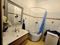 Eladó családi ház, Pécsett 88.5 M Ft, 5 szobás