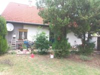 Eladó családi ház, Pilisen 42.5 M Ft, 2 szobás
