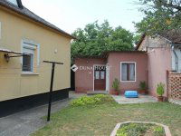 Eladó családi ház, Siklóson 67.9 M Ft, 3+3 szobás