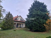 Eladó családi ház, Szadán 209.9 M Ft, 6 szobás