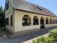 Eladó családi ház, Balatonfenyvesen 179.9 M Ft, 5 szobás