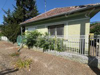 Eladó családi ház, Nyáregyházán 60 M Ft, 3 szobás